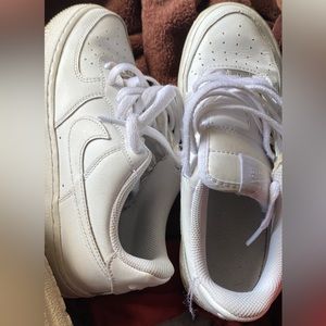 White Nike Air Force size 4 in boys